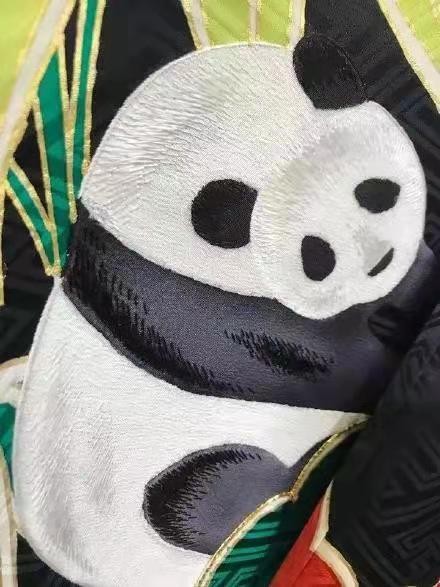 时尚风行派|中国风元素太百搭了！价值11万的和服绣满牡丹长城，黑色底面超美