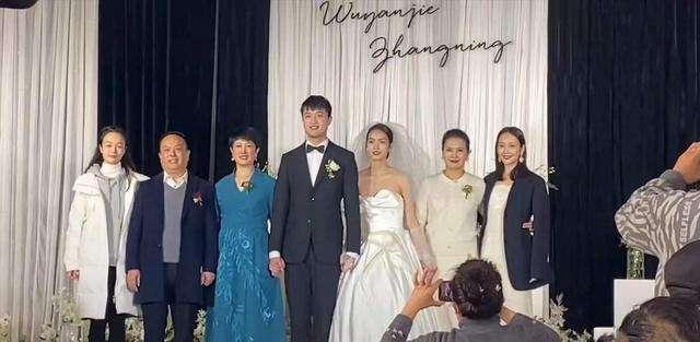 王鸥|王鸥：被亲妈嫌弃34年，深陷“剧本门”中，她是怎么熬到今天的？