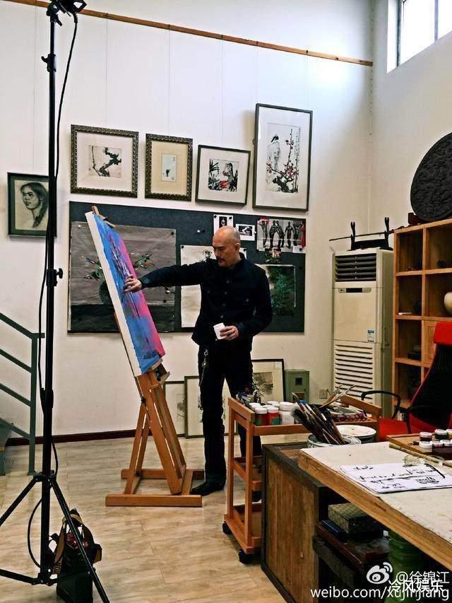 徐锦江|26年前，徐锦江一见钟情过路女兵当场向其求婚，如今两人如胶似漆