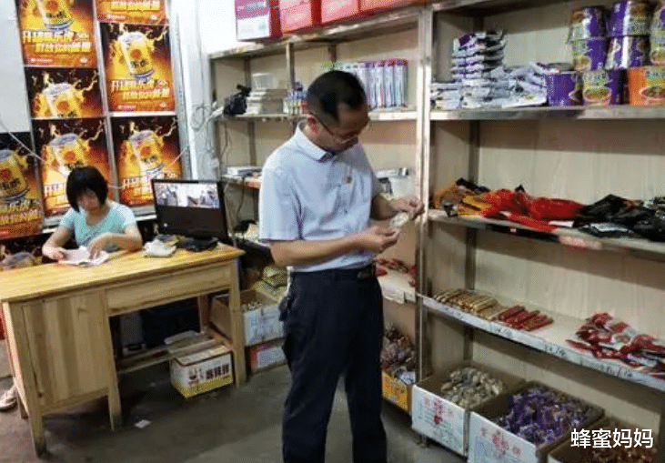 蜂蜜妈妈|中小学生没有“快乐”了，官方禁止学校开小卖部，家长喜忧参半