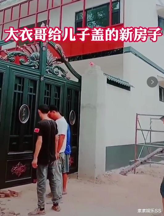 别墅|大衣哥给儿子造的别墅完工了，豪华大门上万元，四合院真气派