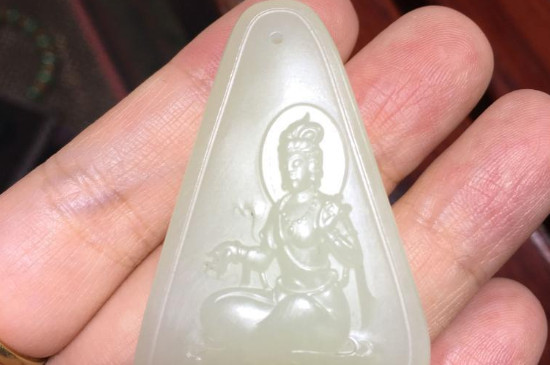 |和田玉黑点是瑕疵吗