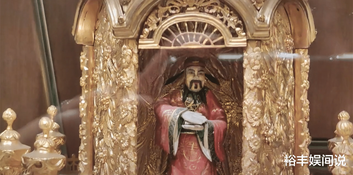 医生|何鸿燊收藏品曝光，康熙宝座，猛犸象象牙化石，每一样都价值连城