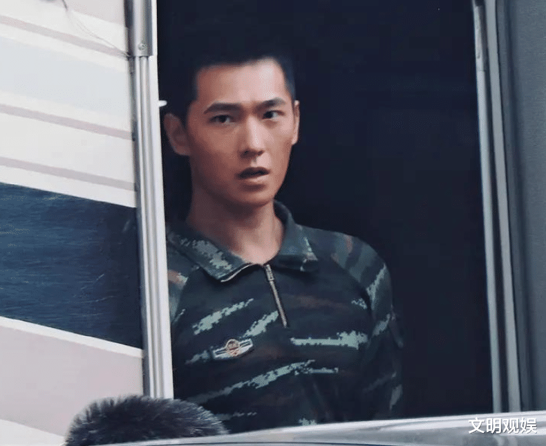杨洋|杨洋现实中长啥样？国庆游玩大理被偶遇，网友的评价真实了