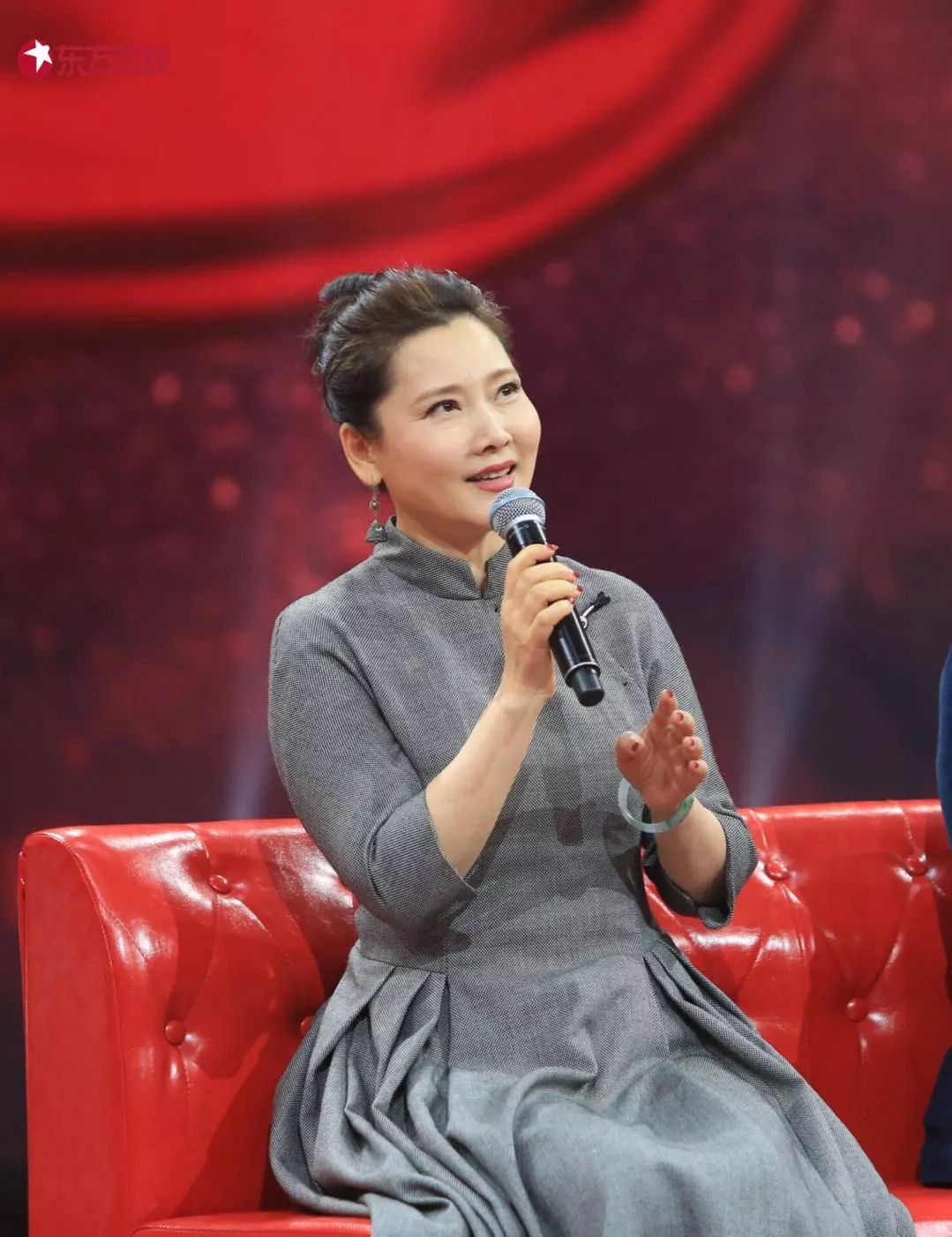 何赛飞|父亲因她终身不娶，长相太美无人敢追，如今58岁成为了人生赢家，她是谁？