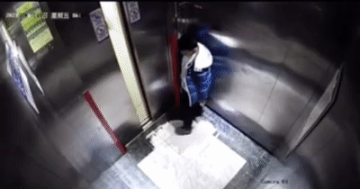 半岛晨报 男童独自坐电梯，顶棚突然整个掉落！