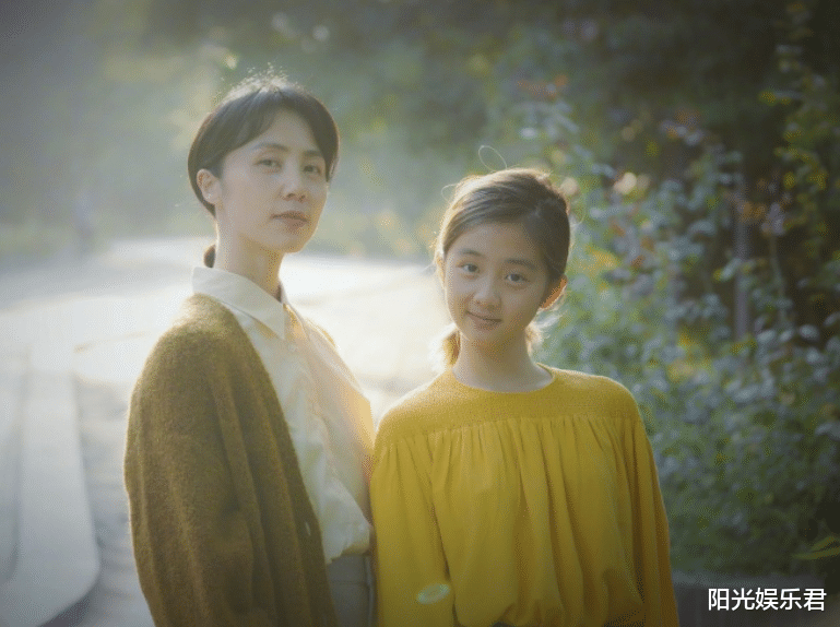 黄磊|黄磊女儿15岁生日晒照，素颜和妈妈一模一样，气质却悄咪咪的变了