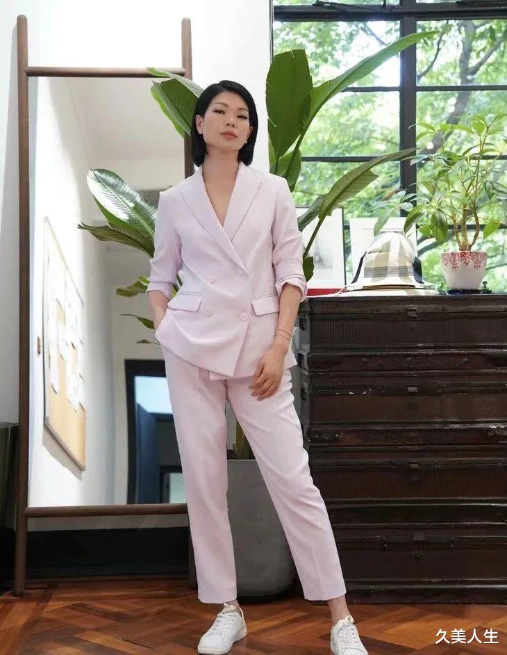 久美人生|初代超模吕燕的ootd，不比职场剧耐看？