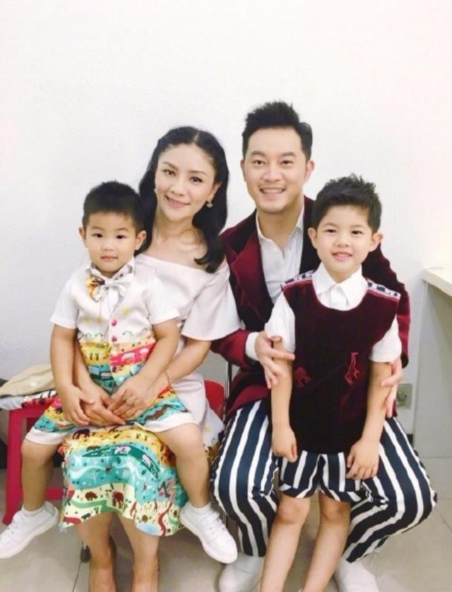 沙溢|沙溢又当爹？妻子胡可晒近况只拍侧脸，衣着宽松孕味明显