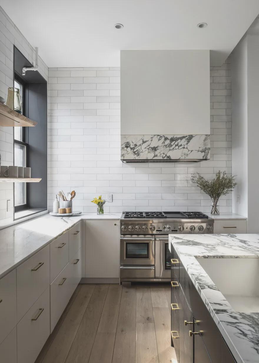 朋友180平复式楼梯下方直接改书房,水泥墙更显个性,越看越喜欢