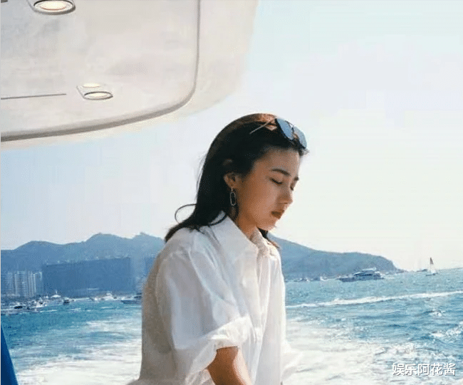 汪峰|汪峰15岁女儿晒近照，好身材不输超模生母，豪华游艇度假太奢侈