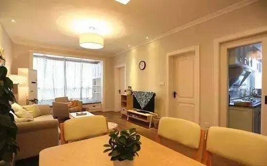 榻榻米|同事家73平新房，进门鞋柜把人迷住了，阳台榻榻米能当一间房！