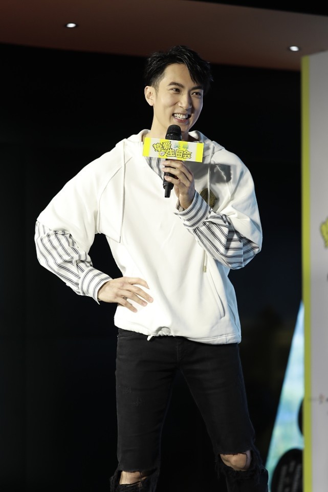 Lady变美日记|40岁刚出头的吴尊仍有“少年感”，叠穿衬衫和卫衣更减龄，太有活力