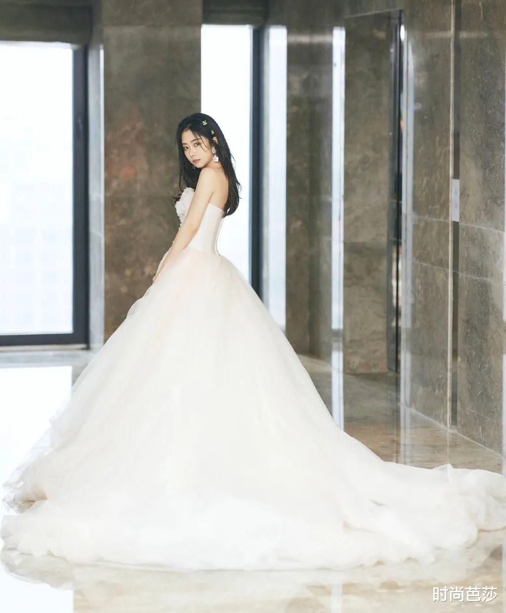 眼妆|幼态脸的她，营造起高级氛围感也这么绝？