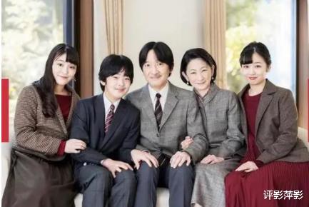 日本 日本皇室婚前母女秀,纪子佳子抿嘴微笑,待嫁真子表情生硬