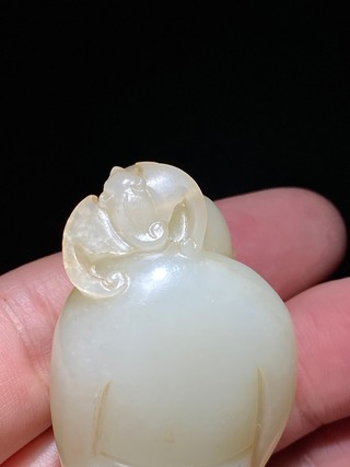 和田玉籽料|清中期 和田玉籽料 白玉 持福袋 童子 把件 挂件