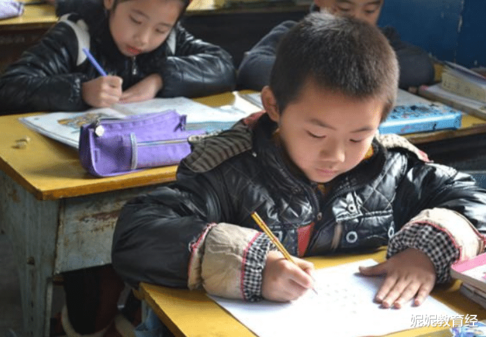 欧阳娜娜|可爱的“欧阳娜娜字体”火了，学生争相模仿，但却容易被老师扣分