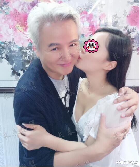 林瑞阳|林瑞阳与女代理商合影旧照曝光，吻脸拥抱显亲密，称对大哥的爱是发自内心的