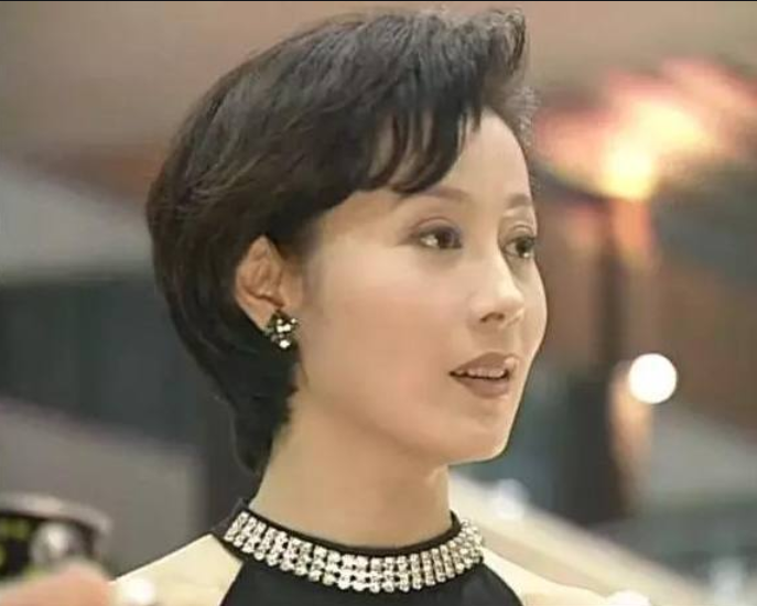 女人味|她跟导演同居16年，无生子惨被抛弃，今64岁为生计复出却无戏可拍