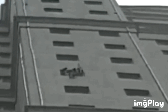 中国妇女报 可怕！男子将25斤椅子从21楼扔下，一女子刚好经过...