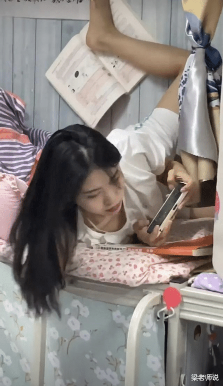 山东济南一女大生新学习方式引人注目:是大有出息还是自欺欺人?