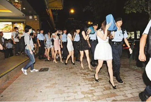 民警 河南“食人魔兄弟”:杀害11名坐台女,喜欢吃受害者肝脏