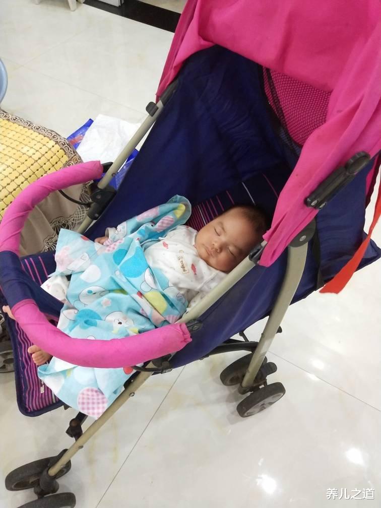 养儿之道|不足1周岁的宝宝，体检出脊柱弯曲，只因宝妈天天在做的这件事
