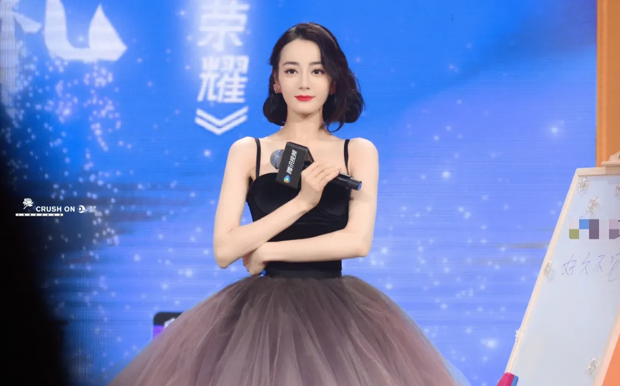 郭德纲|同穿长裙，杨幂性感热巴像穿高定赵丽颖被嘲变胖还不如同公司娜扎