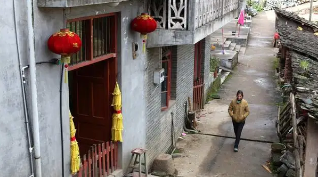 |水泥寿命只有50年，那过了时间，自建房还能住吗？懂行人给出答案