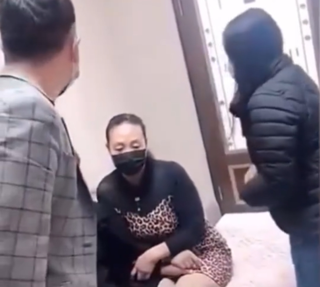 儿女想辞退穿豹纹短裤丝袜的保姆,老爷子的做法,让网友一目了然