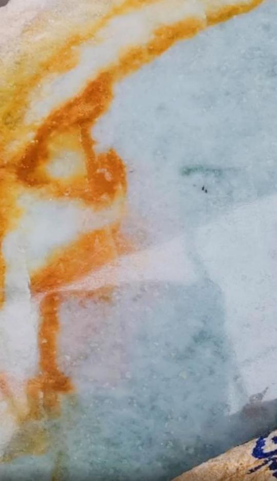 翡翠|翡翠原石中的铁锈皮皮壳，谨慎下手！