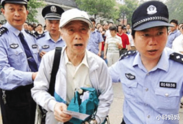 小聆妈妈|84岁大爷自学参加高考，估分630四处分享，成绩出来后不敢相信