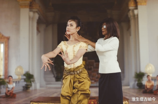 柬埔寨公主：21岁曾用古典舞“迷倒”法国总统，是王国最美的女人