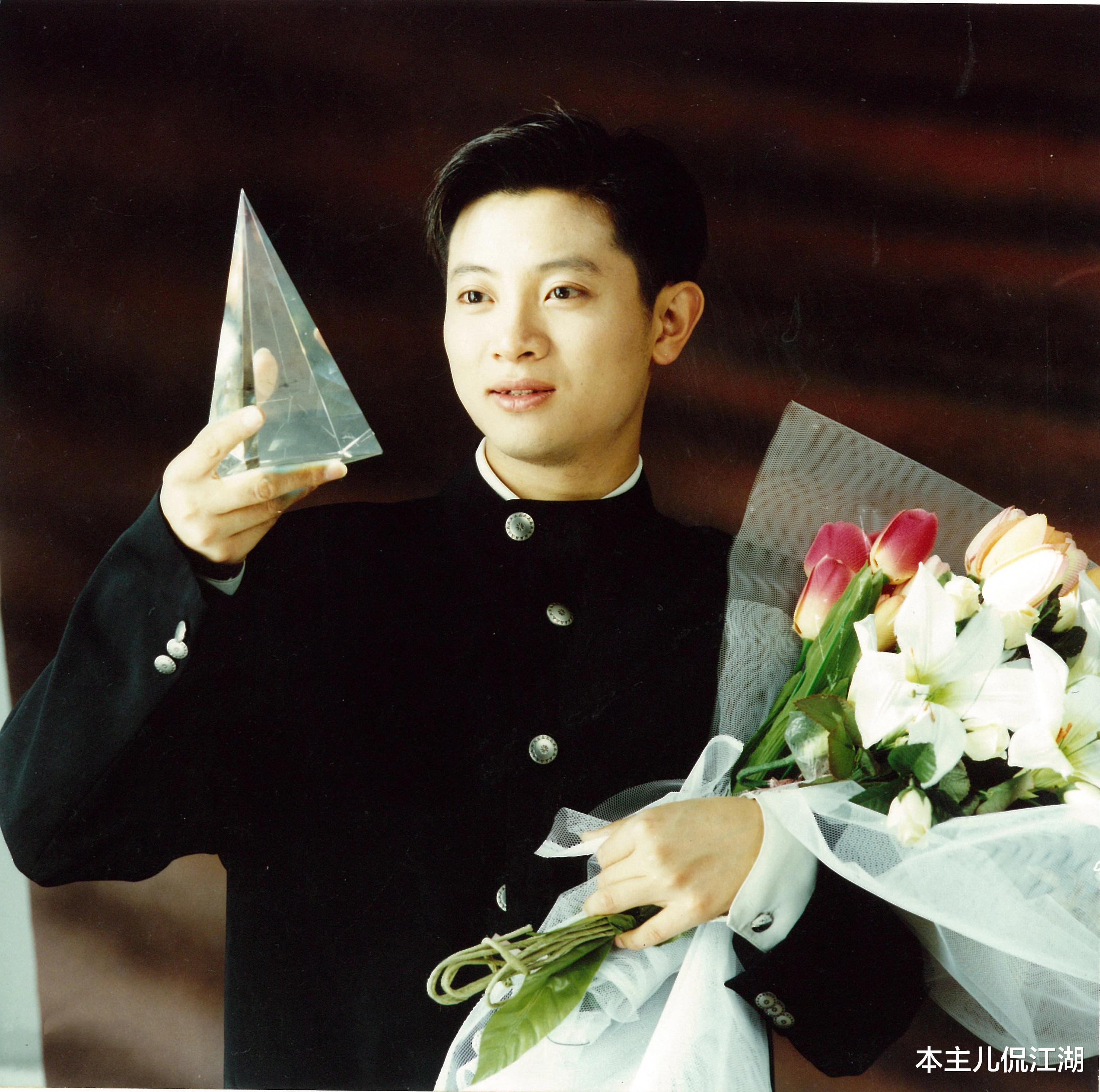 罗中旭|初恋瞿颖，拒绝上春晚，52岁未婚无子，罗中旭如今怎样了？