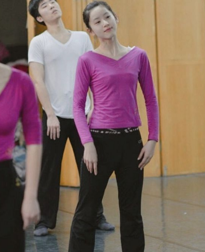 章泽天|被网友嘲讽、被贵妇圈排挤，章泽天时隔6年的“清醒”，为时不晚