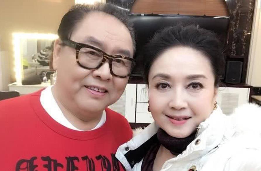 马德华|76岁的马德华:27岁娶“嫦娥”,恩爱49年零绯闻,这才是德艺双馨