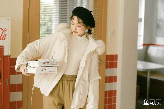 鱼司辰 秋冬,学会这几种羽绒服穿搭法,让你告别臃肿,穿出好气质