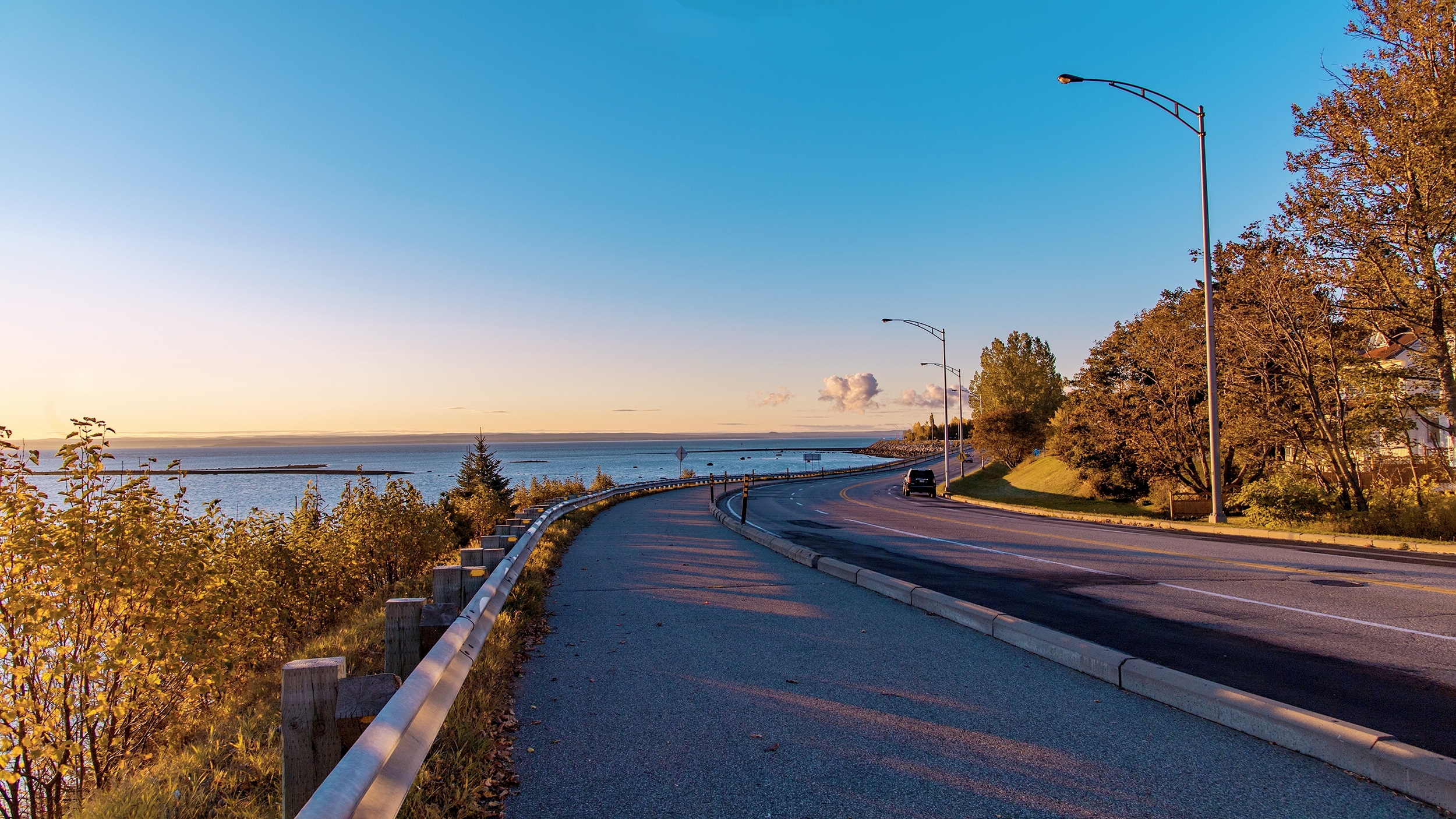 外星人 建在陨石坑里的城市，地广人稀，却有着汇聚13种鲸鱼的鲸鱼湾