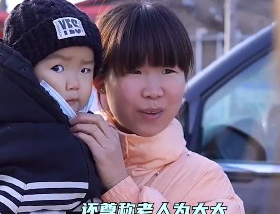 黄圣依|黄圣依婆婆坐豪车回乡下，后辈对她的称呼亮了，这都啥年代了？