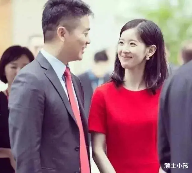 李诞|刘强东“前妻”龚晓京，藏了14年后终于露面，章泽天都自叹不如