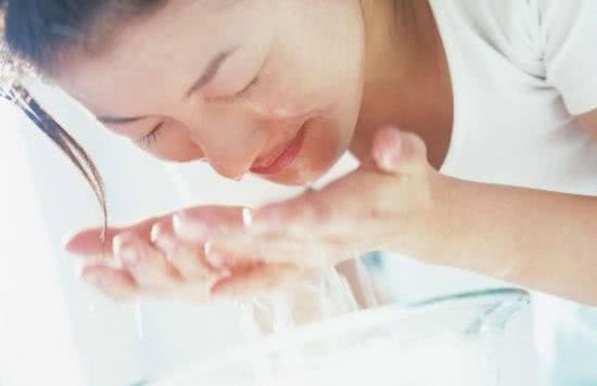 补水 补水精华液哪个好用? 全球补水精华液排行榜10强推荐