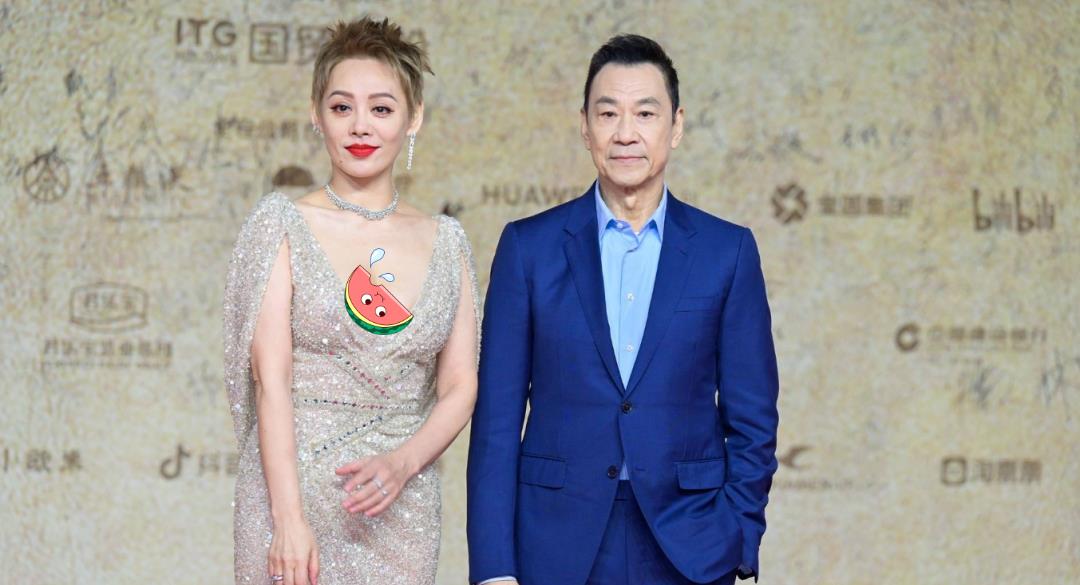 李冰冰|年终红毯:李冰冰熟味逼人,关晓彤总算穿对,倪妮气场大杀四方