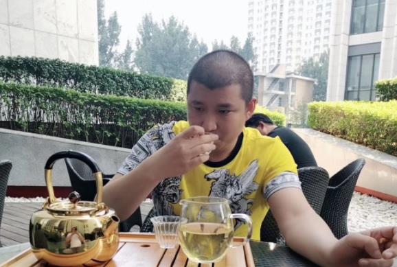 琳妹儿说|二驴嘲讽辛巴小心眼，要求对方将自己拉出“黑名单”，网友：炒作