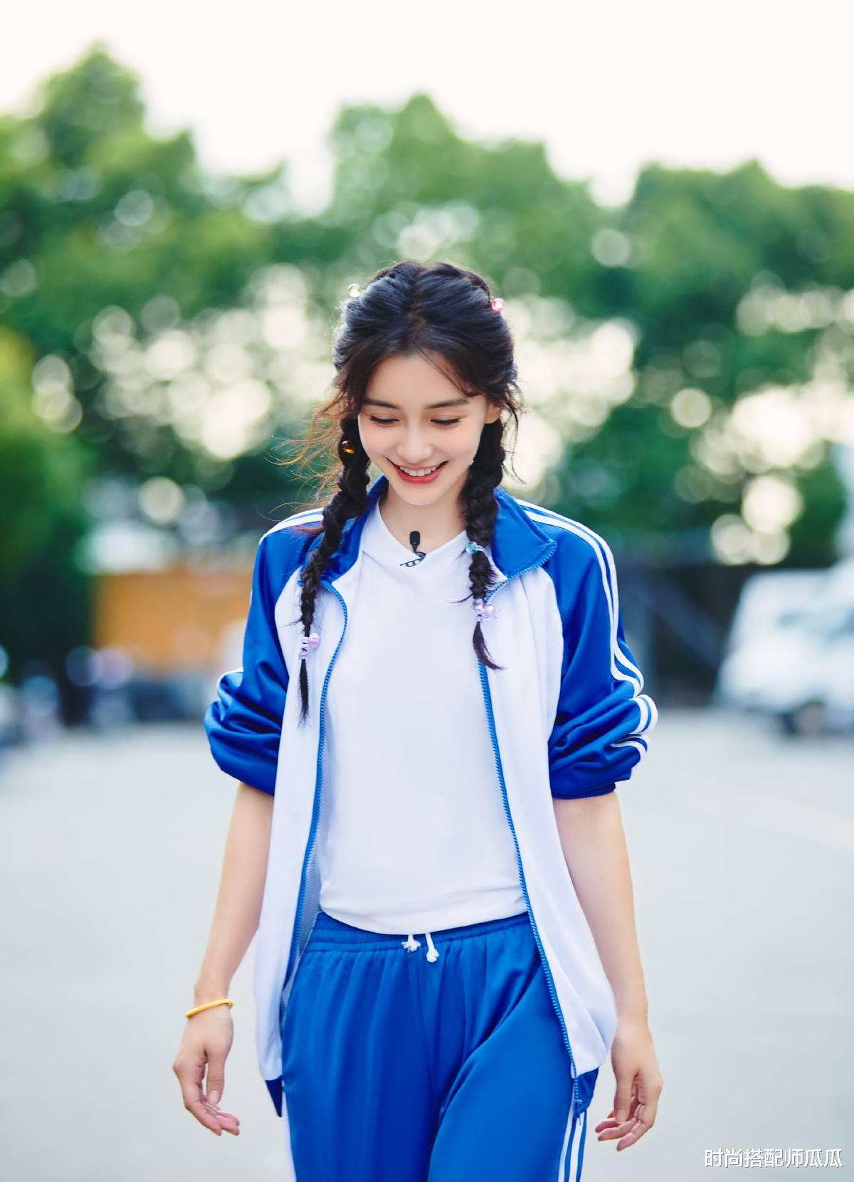 穿衣搭配 Baby穿红色心型纱裙上演“后背杀”，前面甜美后面性感，太会玩了