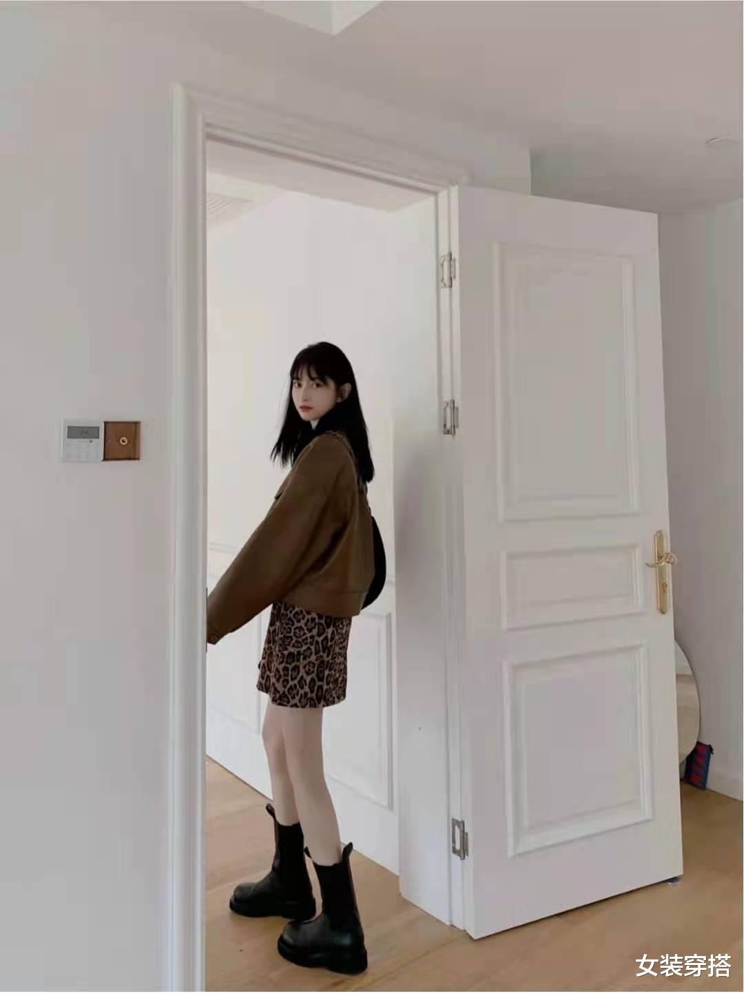 女装穿搭|短款皮衣怎么搭配下装才好看