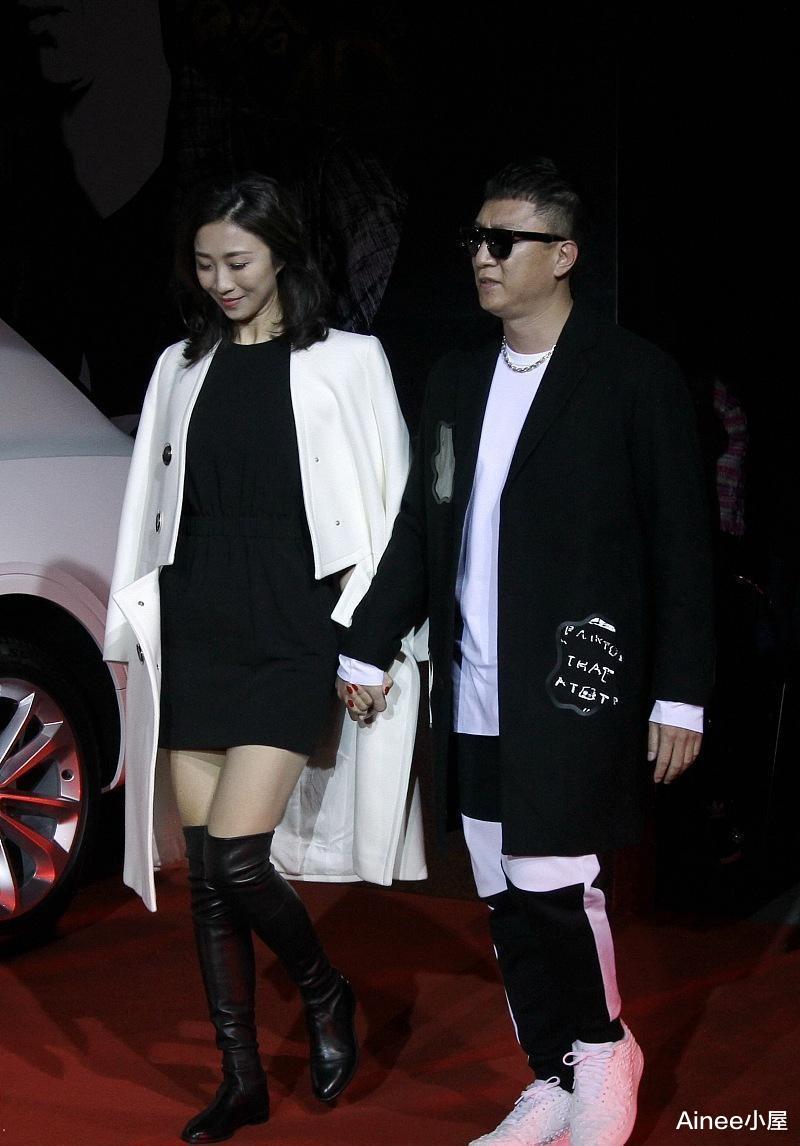 孙红雷|孙红雷真是有福气，妻子穿“锡纸裙”秀身材，看着比他还高一点