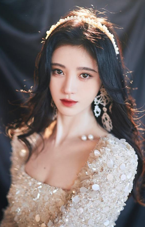 鞠婧祎|鞠婧祎疑遭公司“克隆”？旗下两位新人模仿她的脸，还学她的行为