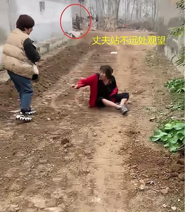 河北一女子和男友未婚同居,重病后被抛弃,女子坐地挪行尽显凄凉