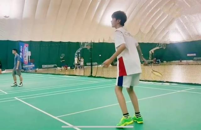 小小志|荣梓杉个子直奔190，14岁石头和郭涛一样高？身高长腿拿捏住了