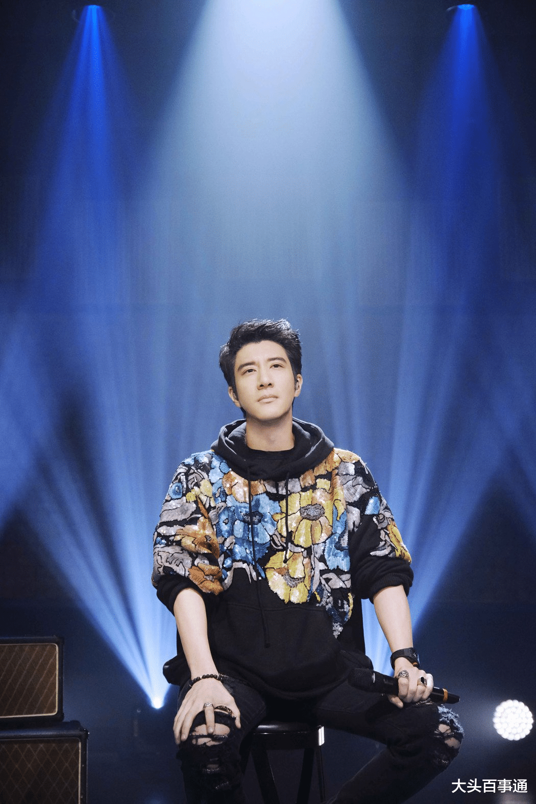 王力宏|形象重挫不躲了！王力宏拖到晚上雇保安逃回家